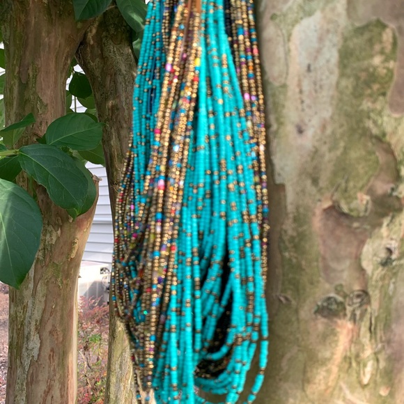 3/$25 Necklace Gold toned multi strand seed beads - Picture 5 of 5